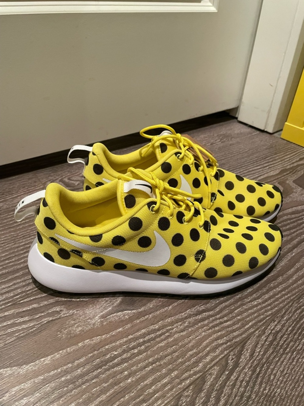 Nike Yellow Low-Top Roshe Sneakers with Black Polka Dots